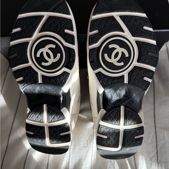 CHANEL Ivory and Ebony Athletic Shoes SZ 40 full set - Picture 9 of 11
